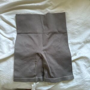 Aritzia bike shorts
